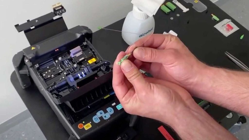 Han-noi-cap-quang-voi-may-han-Furukawa_Fitel_Fusion_Splicer-1024x576